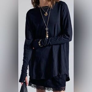🔥NWT! FREE PEOPLE! OG/Classic Arden T Black SZ Small/oversized flattering fit!